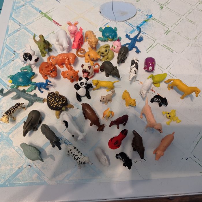 Лот с малки животни