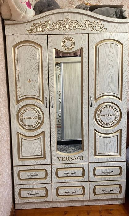 Версачи новый шкаф