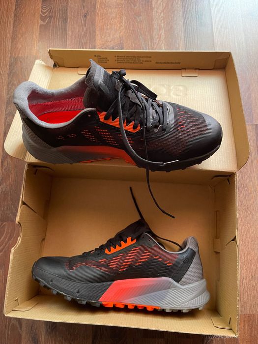 Маратонки адидас gore tex