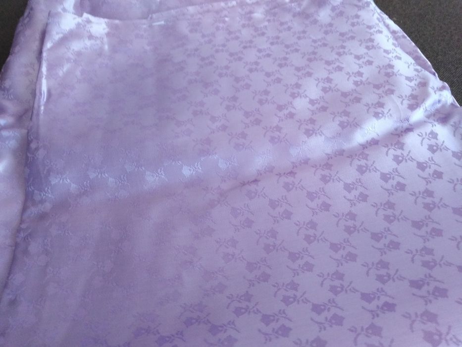 Продавам сатенирани платове