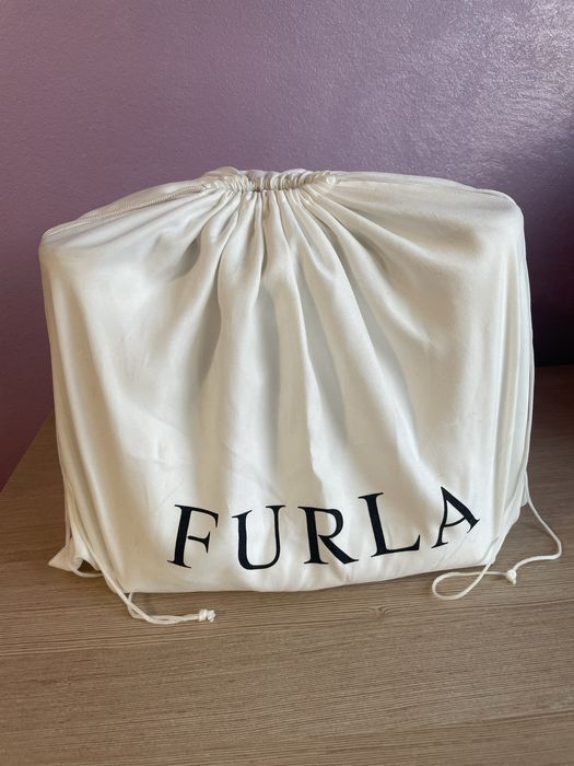 Furla-среден към голям размер