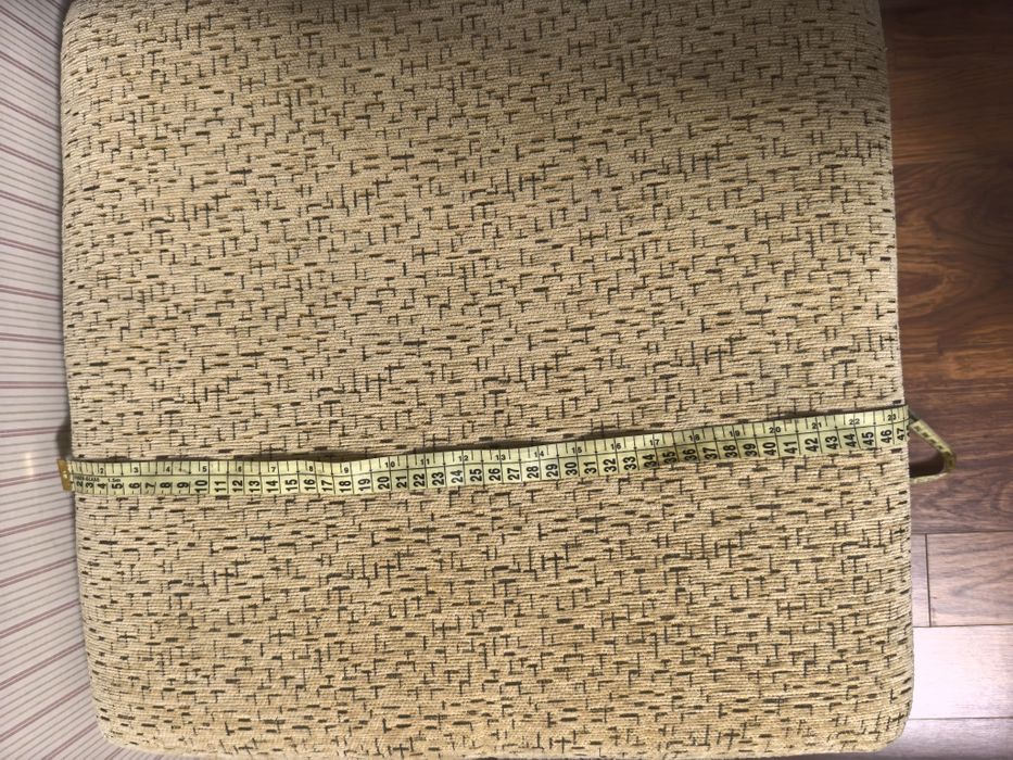 Отдам даром 2 пуфика