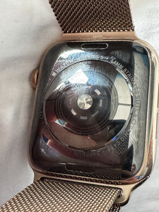 Vand apple watch pentru piese