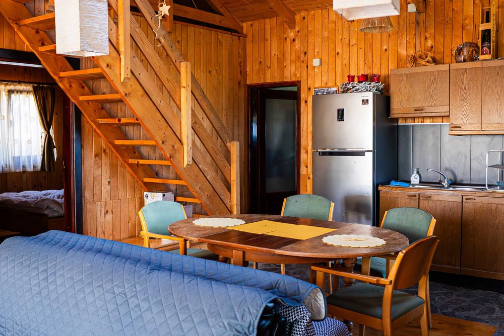 Cabană de închiriat - Lacul cu cabana -de Revelion nu este disponibilă