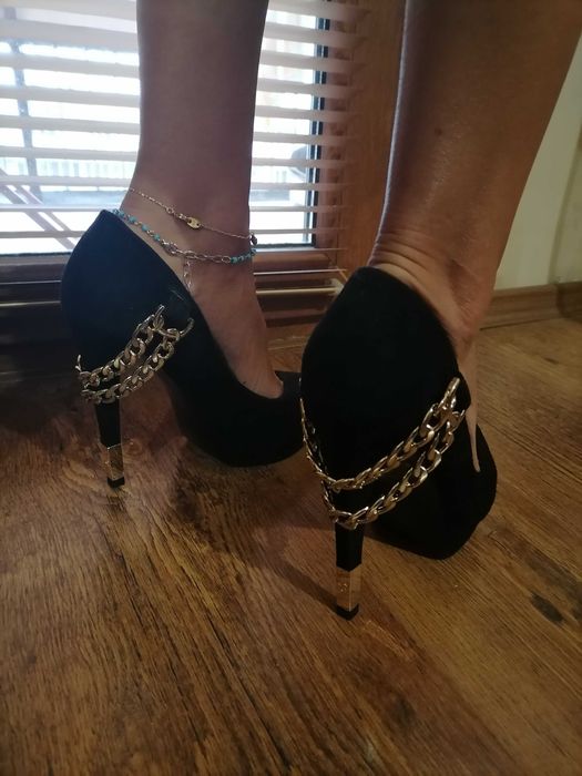 Guess оригинал! Уникални обувки на ток, истинско бижу!!!