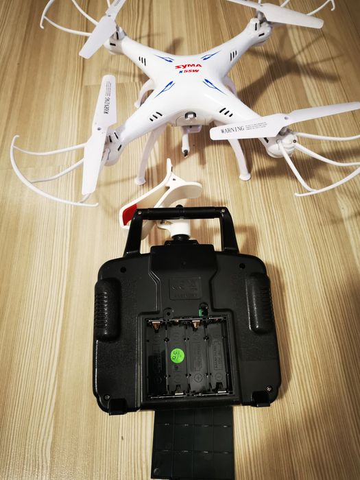 Dronă cu camera video