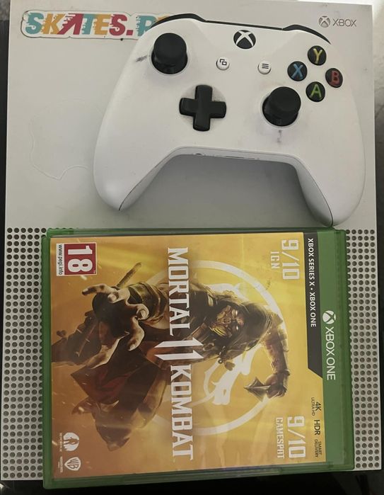 Vând xBox one s 1TB 2 jocuri forza Horizon 5 mortal kombat
