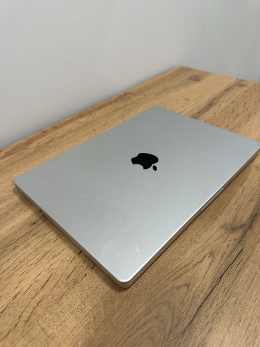 Продам Macbook Pro 14.2” M4 Pro (12 CPU, 16 GPU), 24 Gb, 512Gb Silver