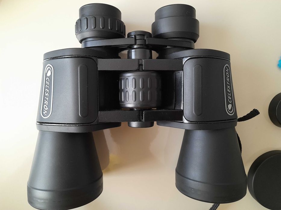 Vând binoclu Celestron Upclose G2 10X50
