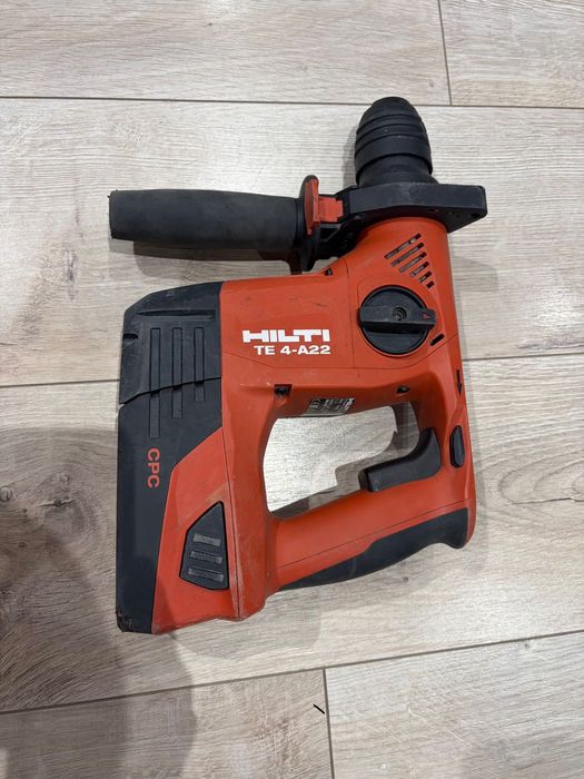 Компактна безкабелна ударно-пробивна машина Hilti TE 4-A22