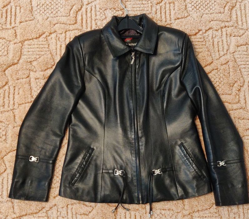 Geacă din piele neagră cu blană naturală detașabilă femei