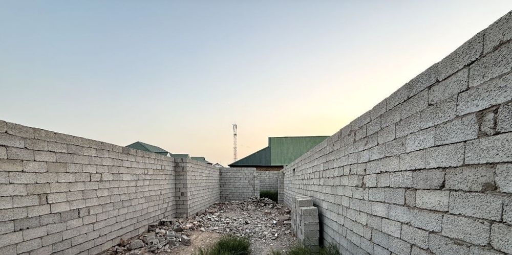 Термиз ховли уй сотилади 3 сутух