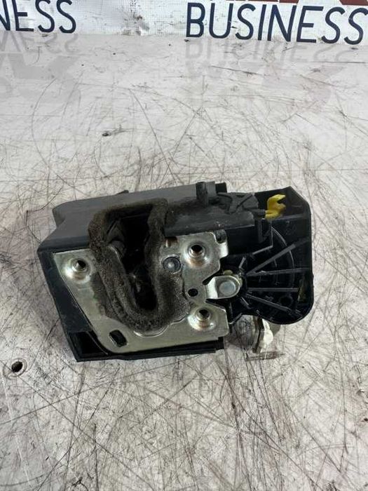 Broasca usa stanga spate DACIA SANDERO 3 cod piesa 825033052r