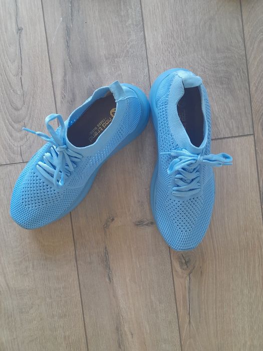 Кроссовки новые летние женские