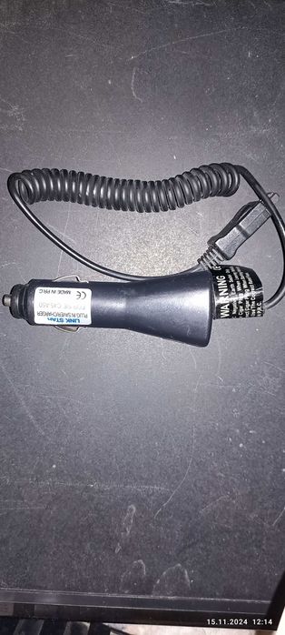 Зарядно за кола на ретро телефон