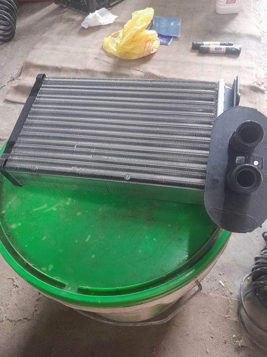 Продам  радиатор печки на ауди  в3