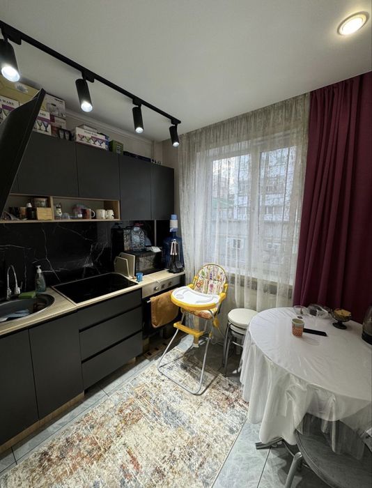 Срочно продам 3 комн. район Рахмет