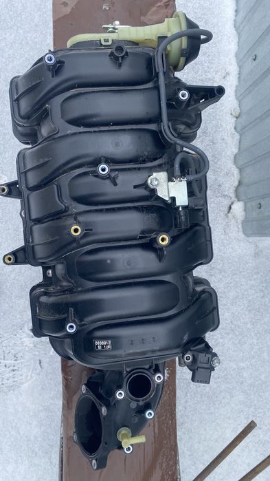 Продам впускной коллектор TLC 200