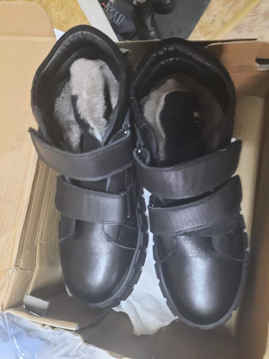 Продам зимние ботинки для мальчика размер 36 размер
