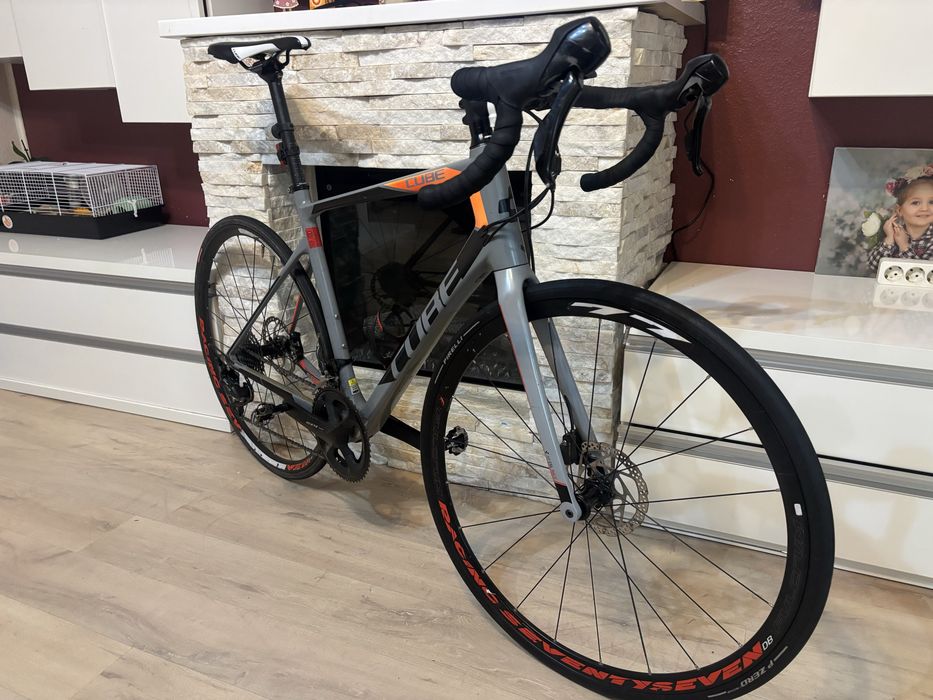 Vand cursiera Cube Attain carbon