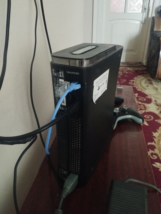 Продаётся Xbox 360 Fat в хорошем состоянии