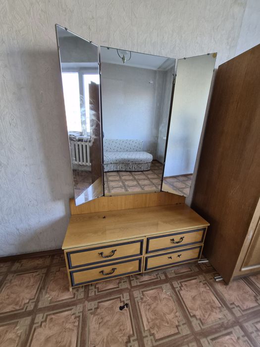 Трюмо в хорошем состоянии