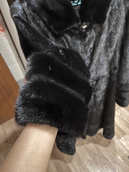 Продам норковую шубу 44-46-48 рр