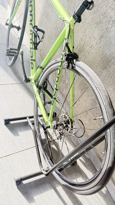 Vând bicicletă cursieră Cannondale