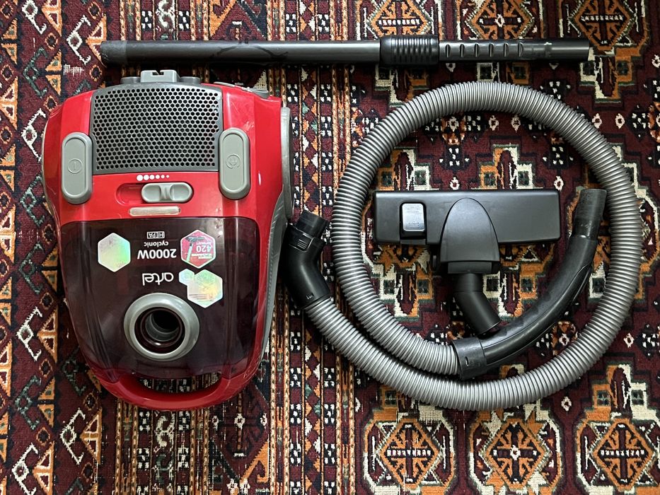 Пылесос Artel VCC012RED