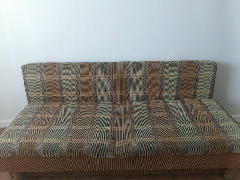 Холоделник, стол кухонный, диван