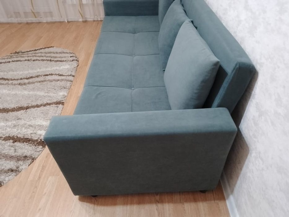 Продаю диван  в хорошом состояние