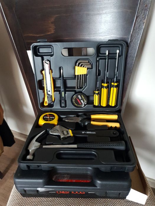 Куфар с инструменти