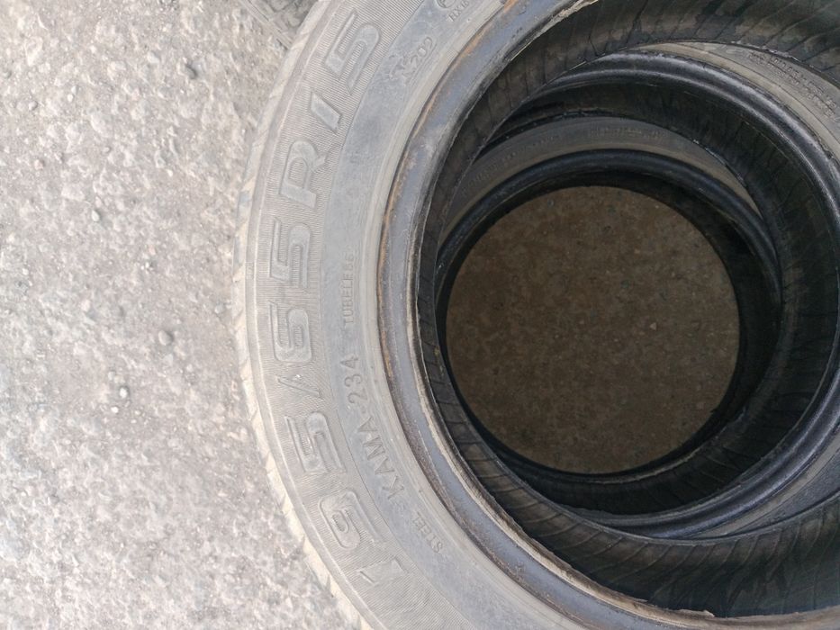 Продам шины б/у r15