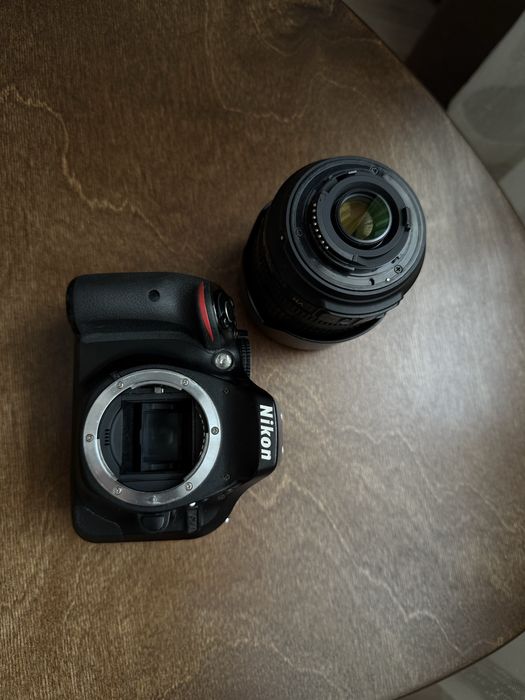 Nikon D5200 + 18–105 VR