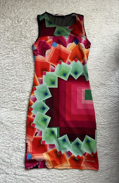 Стилна и цветна рокля Desigual