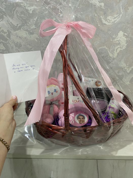 Боксы и корзины с косметикой