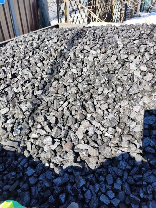 Шубаркуль орешек мешками.