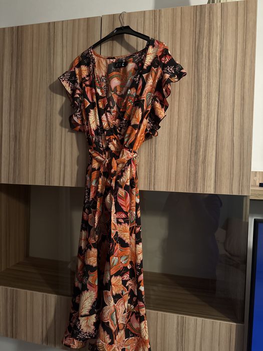 Rochie cu imprimeu floral si cordon