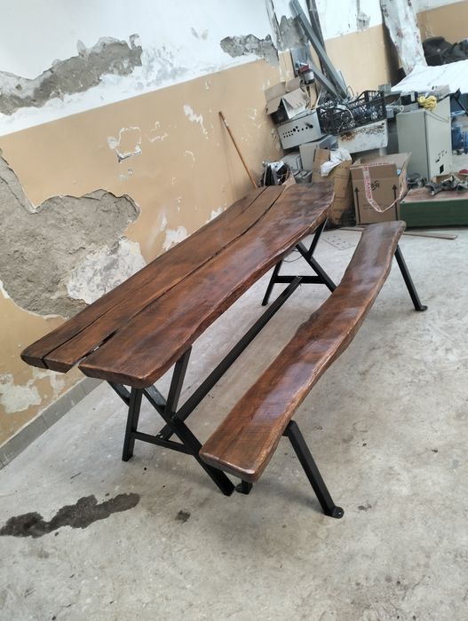 Vând masa de stejar cu cadru metalic