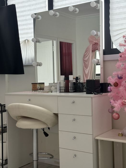 Сдам в вренду визажный стол