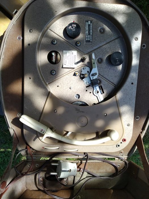 Vind picap vechi PHILIPS AG 2113 NR 56612A 110-220V