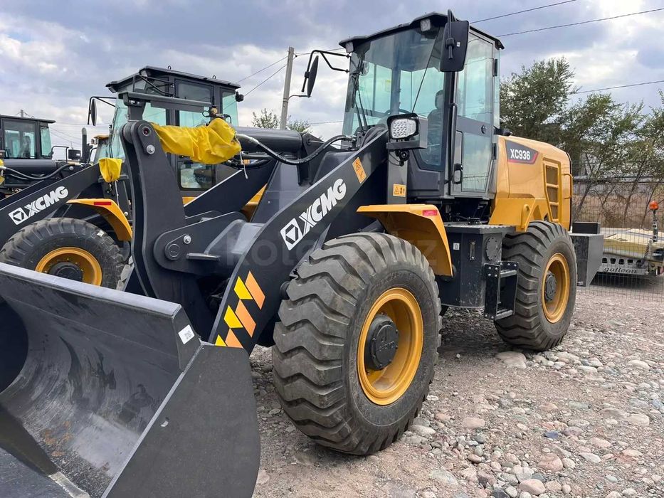 Фронтальный погрузчик XCMG XC936    1,8 куба      Джойстик