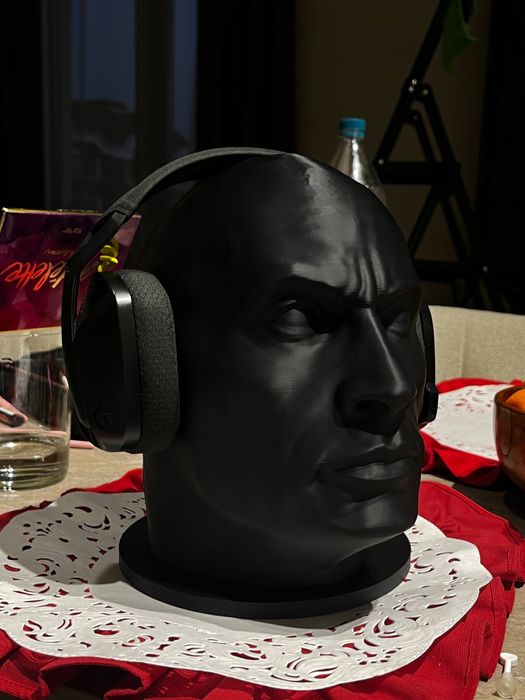 Стильная подставка для наушников (голова)