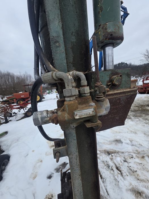 Spargator lemn in tiranti la tractor cu pompa proprie  14 tone