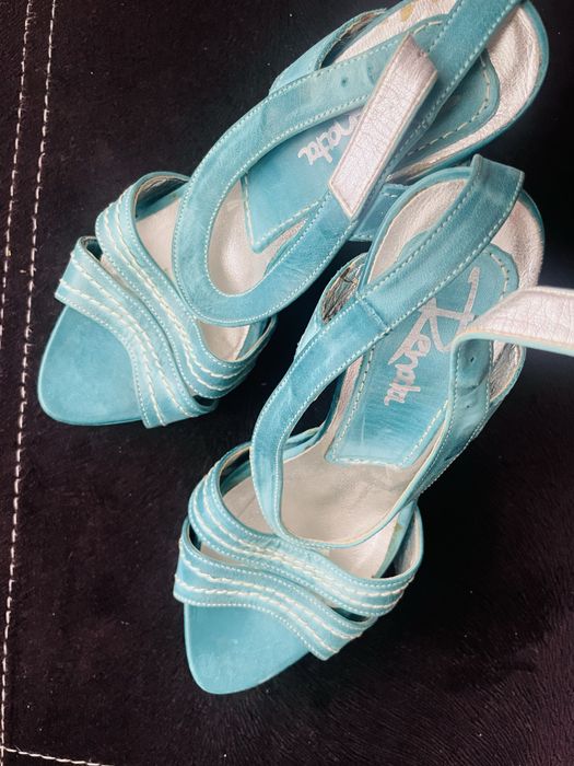 Обувки с висок ток