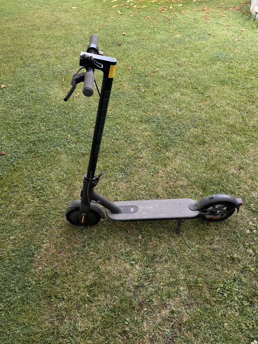 Trotinetă Electrică Xiaomi Mi Scooter Essential – Stare Foarte Bună + Husă si încarcator Inclus