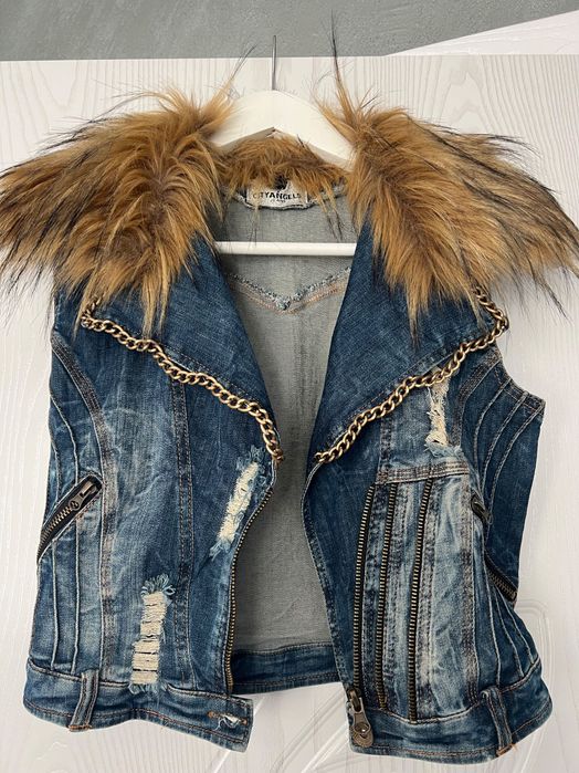 Късо дънково елече с пухена яка