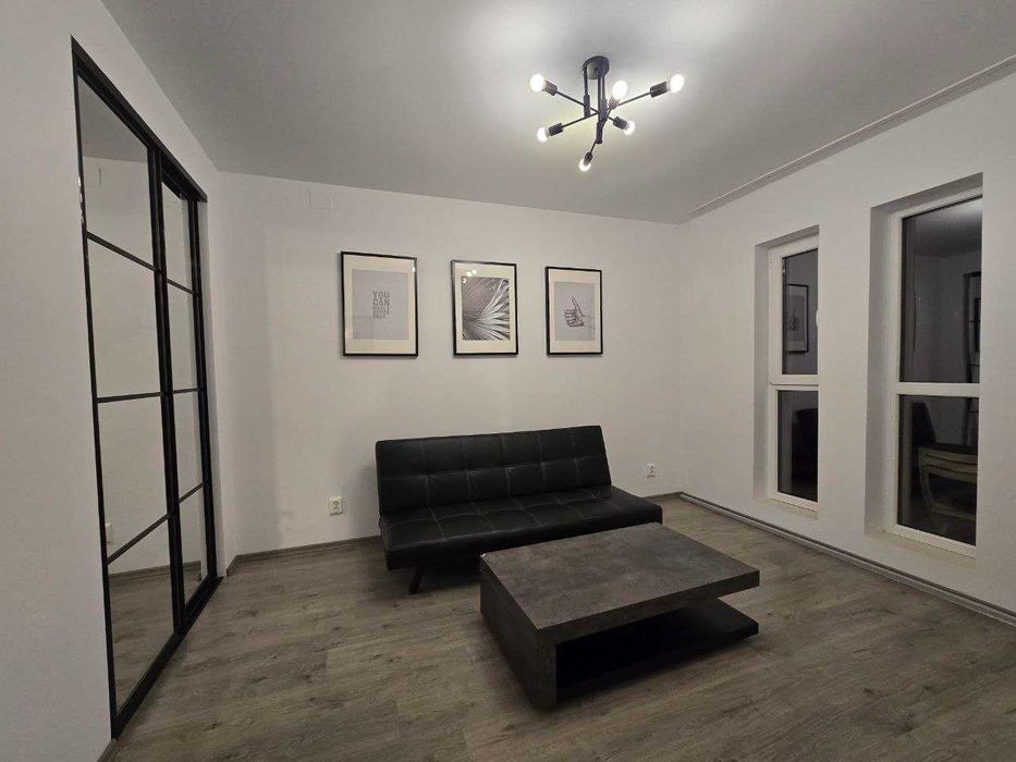 Închiriez apartament/spatiu birouri – 4 camere, parter, curte proprie