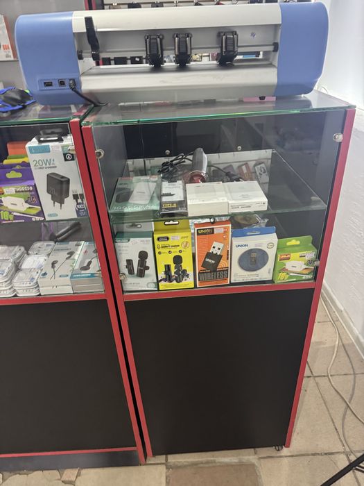 Витрина шкаф со стеклом