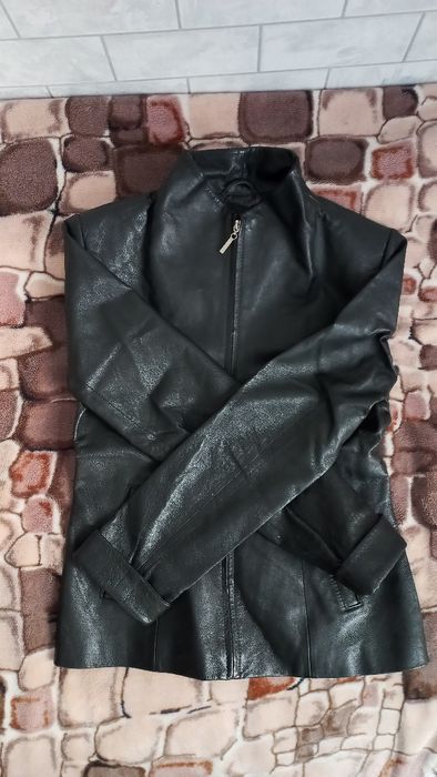 Продаётся кожанный женский пиджак
